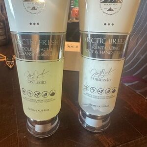 NEW Arctic Fresh Cooling Facial Cleanser & Scrub - Cream